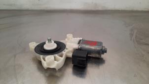 Gebruikte Portierruitmotor Ford Fiesta 7 1.0 EcoBoost 12V 100 Prijs € 30,25 Inclusief btw aangeboden door Autohandel Didier