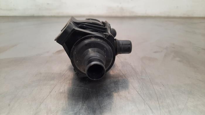 Additional water pump Renault Master