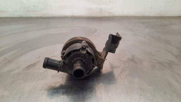 Additional water pump Renault Master