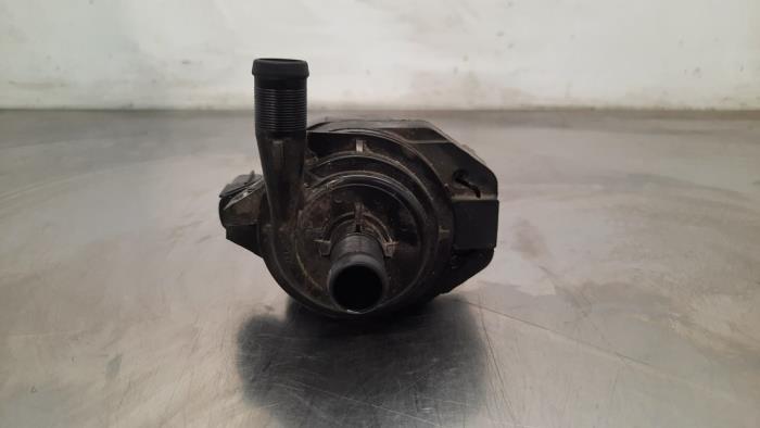 Additional water pump Renault Master