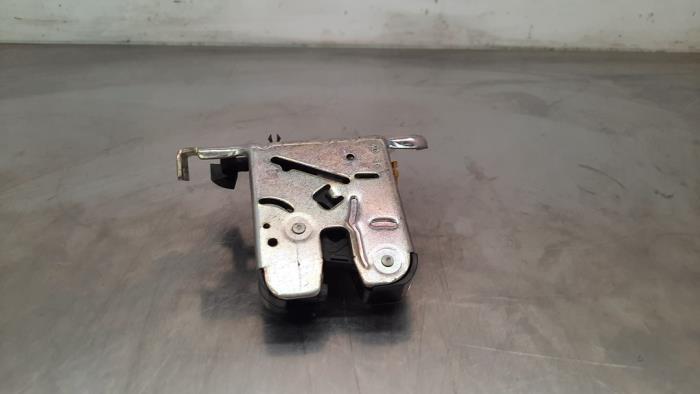 Tailgate lock mechanism Audi A5