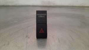 Gebruikte Alarmlicht Schakelaar Skoda Octavia Combi (5EAC) 1.6 TDI Greenline 16V Prijs € 24,20 Inclusief btw aangeboden door Autohandel Didier