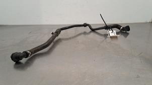 Gebruikte Radiateurslang Landrover Defender II 3.0 D250 MHEV Prijs € 30,25 Inclusief btw aangeboden door Autohandel Didier