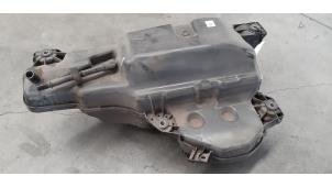 Gebruikte Adblue tank Landrover Defender II 3.0 D250 MHEV Prijs € 459,80 Inclusief btw aangeboden door Autohandel Didier