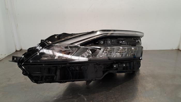 Headlight, left Nissan Qashqai