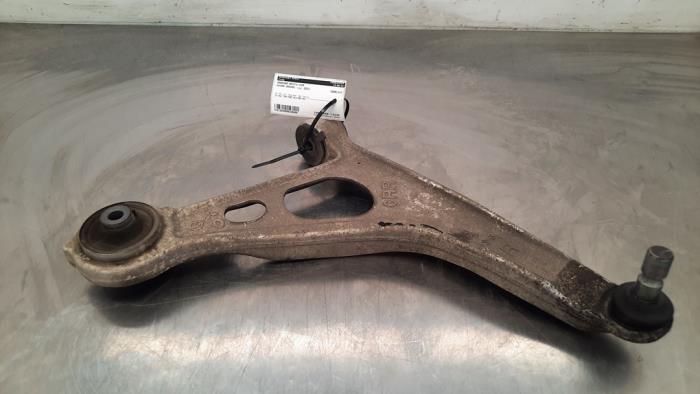 Front wishbone, right Nissan Qashqai