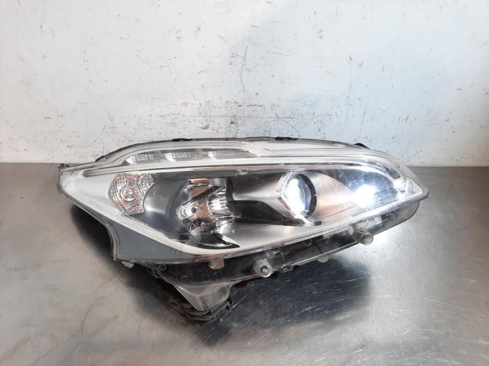 Headlight, right Peugeot 208