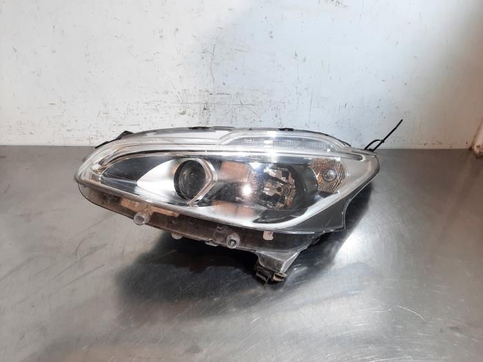 Headlight, left Peugeot 208