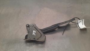 Gebruikte Motorkap Scharnier Opel Mokka/Mokka X 1.7 CDTI 16V 4x2 Prijs € 30,25 Inclusief btw aangeboden door Autohandel Didier