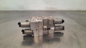 Gebruikte Kleppenblok hydraulisch BMW X6M (E71/72) 4.4i V8 Turbo 32V Prijs € 532,40 Inclusief btw aangeboden door Autohandel Didier