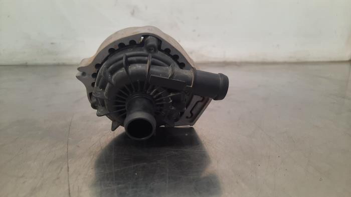 Additional water pump Cupra Born