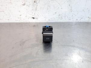 Gebruikte Handrem schakelaar Citroen C5 Aircross I (A4/AC/AJ/AR) 1.6 Hybrid 225 16V Prijs € 24,20 Inclusief btw aangeboden door Autohandel Didier