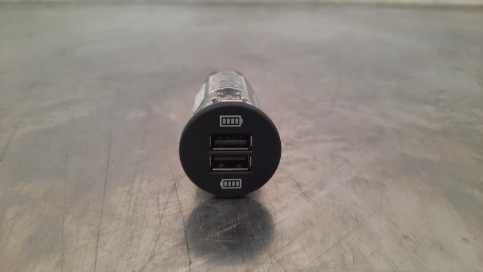 Ligação AUX/USB Porsche Macan