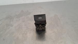 Gebruikte Schakelaar handrem Audi A3 Sportback (8VA/8VF) 1.6 TDI Ultra 16V Prijs € 18,15 Inclusief btw aangeboden door Autohandel Didier