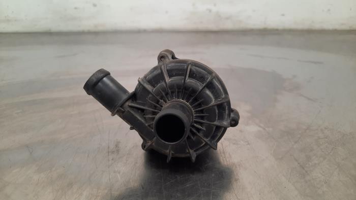 Additional water pump Audi Q4