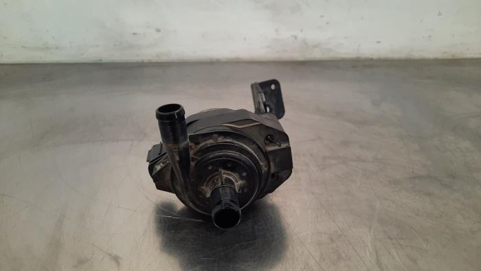 Additional water pump Opel Movano