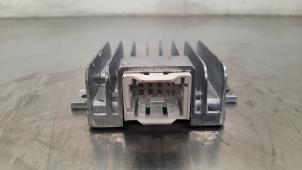 Gebruikte Radio versterker Mercedes EQC (N293) 400 4-Matic Prijs € 133,10 Inclusief btw aangeboden door Autohandel Didier