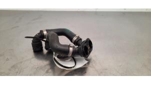 Gebruikte Koelwaterslang BMW 4 serie (G23) 420d Mild Hybrid 2.0 16V Prijs € 30,25 Inclusief btw aangeboden door Autohandel Didier