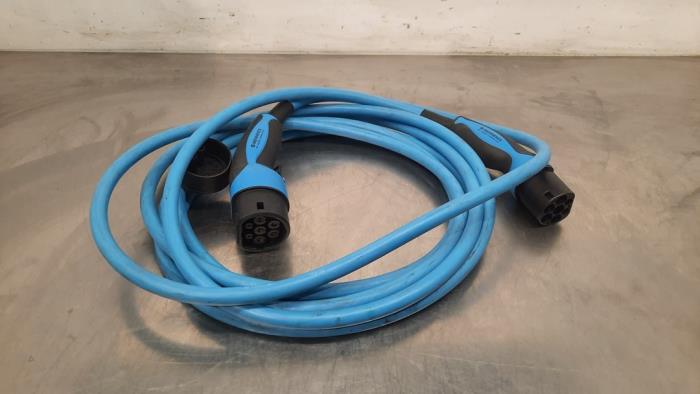 Cable de carga vehículo híbrido Tesla Model Y