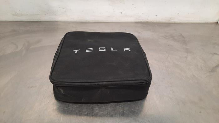 Oplaadkabel elektrische auto Tesla Model Y