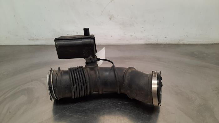 Air intake hose Toyota Rav-4