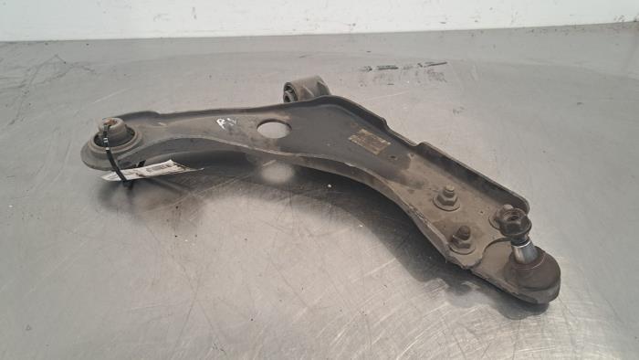 Front wishbone, right Peugeot 5008