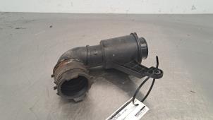 Gebruikte Luchtinlaat slang Landrover Defender II 2.0 D240 Prijs € 66,55 Inclusief btw aangeboden door Autohandel Didier