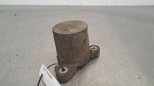 Gebruikte Motorsteun Landrover Defender II 2.0 D240 Prijs € 48,40 Inclusief btw aangeboden door Autohandel Didier