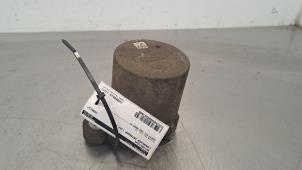 Gebruikte Motorsteun Landrover Defender II 2.0 D240 Prijs € 48,40 Inclusief btw aangeboden door Autohandel Didier