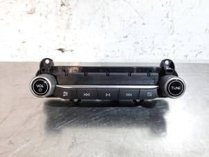 Gebruikte Radiobedienings paneel Ford Puma 1.0 Ti-VCT EcoBoost 12V Prijs € 66,55 Inclusief btw aangeboden door Autohandel Didier