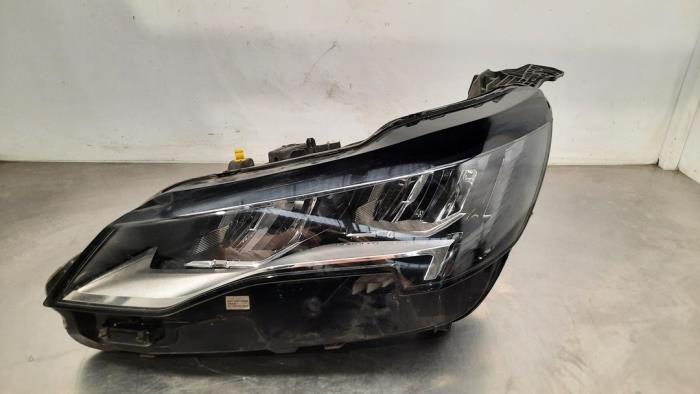 Headlight, left Peugeot 5008