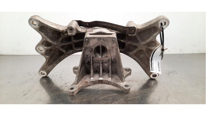 Gearbox mount Maserati Ghibli