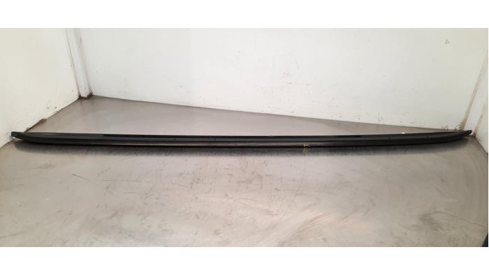 Rail de toit droit Peugeot 2008