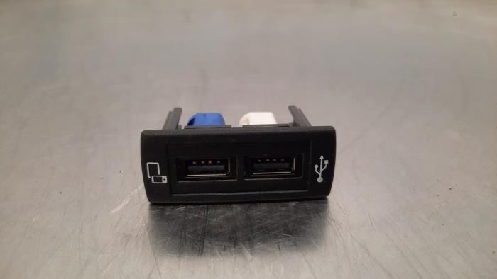 Connexion USB Mercedes Vito