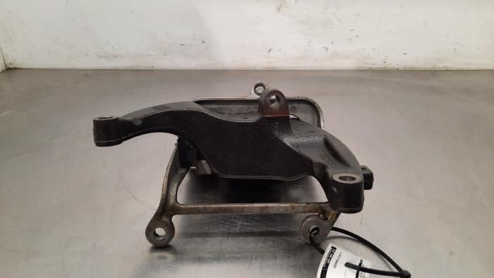 Engine mount Nissan Interstar