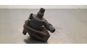 Gebruikte Extra waterpomp BMW 2 serie Gran Tourer (F46) 220i 2.0 TwinPower Turbo 16V Prijs € 30,25 Inclusief btw aangeboden door Autohandel Didier