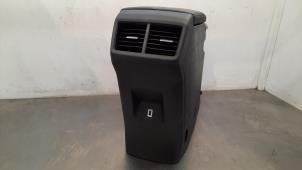 Gebruikte Middenconsoles Citroen C5 Aircross I (A4/AC/AJ/AR) 1.2 e-THP PureTech 130 Prijs € 199,65 Inclusief btw aangeboden door Autohandel Didier