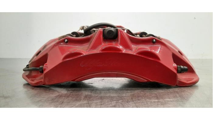 Etrier de frein (pince) avant droit Alfa Romeo Stelvio