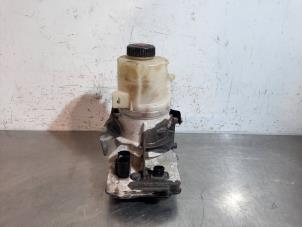 Gebruikte Servopomp Renault Trafic (1FL/2FL/3FL/4FL) 2.0 dCi 16V 170 Prijs € 399,30 Inclusief btw aangeboden door Autohandel Didier