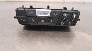 Gebruikte Schakelaar Koplamp Ihv BMW 1 serie (F40) 118i 1.5 TwinPower 12V Prijs € 54,45 Inclusief btw aangeboden door Autohandel Didier