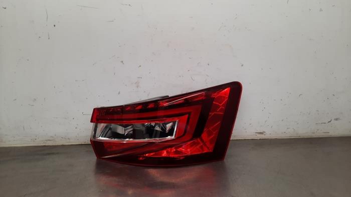 Feu arrière droit Skoda Superb