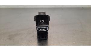 Gebruikte Schakelaar handrem BMW 5 serie Touring (G31) 520i 2.0 TwinPower Turbo 16V Van Prijs € 42,35 Inclusief btw aangeboden door Autohandel Didier