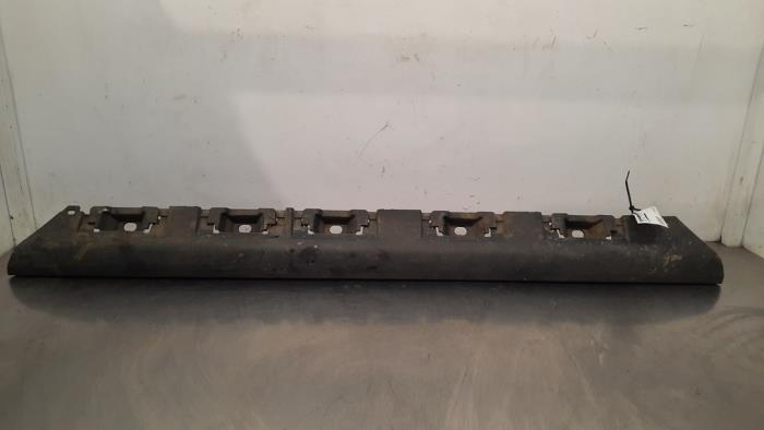 Marche-pied (list de couverture) gauche Suzuki Jimny