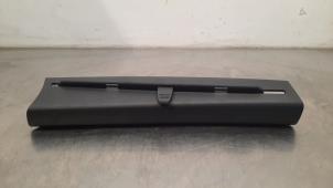 Gebruikte Rolgordijn links BMW 5 serie Touring (G31) 520i 2.0 TwinPower Turbo 16V Van Prijs € 133,10 Inclusief btw aangeboden door Autohandel Didier