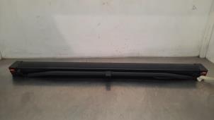 Gebruikte Rolgordijn achter BMW 5 serie Touring (G31) 520i 2.0 TwinPower Turbo 16V Van Prijs € 229,90 Inclusief btw aangeboden door Autohandel Didier