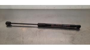 Gebruikte Motorkapdemper links Hyundai i10 1.0 12V Prijs € 24,20 Inclusief btw aangeboden door Autohandel Didier