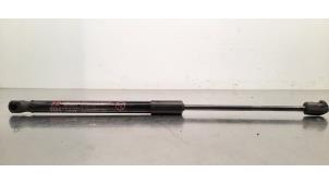 Gebruikte Motorkapdemper rechts Hyundai i10 1.0 12V Prijs € 30,25 Inclusief btw aangeboden door Autohandel Didier