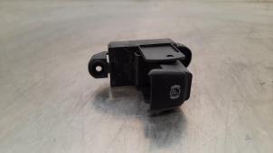 Gebruikte Handrem schakelaar Maserati Levante 3.0 S Biturbo V6 24V Prijs € 30,25 Inclusief btw aangeboden door Autohandel Didier