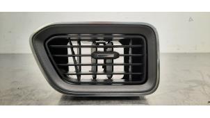 Gebruikte Luchtrooster Dashboard Renault Master III (FV) 2.3 dCi 150 16V FWD Prijs € 24,20 Inclusief btw aangeboden door Autohandel Didier