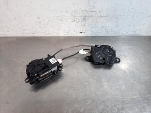 Gebruikte Slotvanger Achterklep BMW 2 serie Gran Tourer (F46) 216d 1.5 TwinPower Turbo 12V Prijs € 66,55 Inclusief btw aangeboden door Autohandel Didier